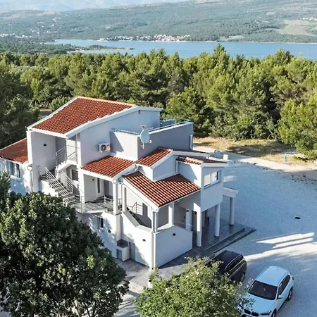 Noan-4 By Interhome * Pridraga